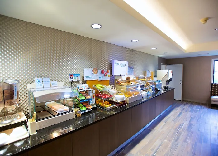 Express - West Acres By Ihg Hotel