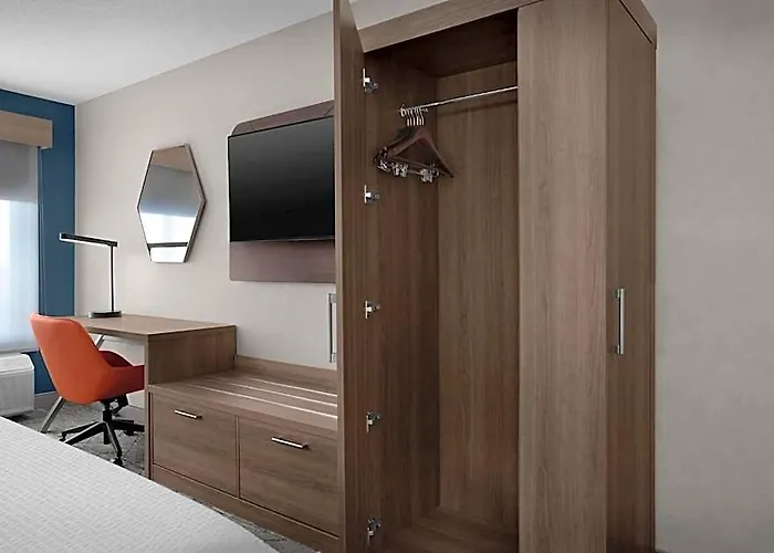 Express - West Acres By Ihg Hotel