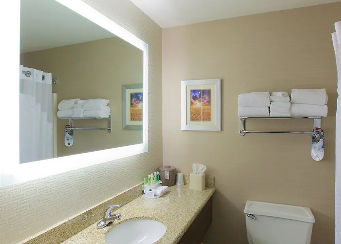 Express - West Acres By Ihg Hotel Fargo