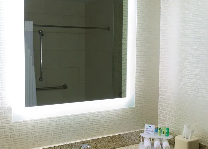 Express - West Acres By Ihg Fargo